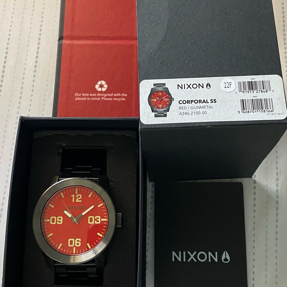 There Nixon watch for men color red/gunmetal